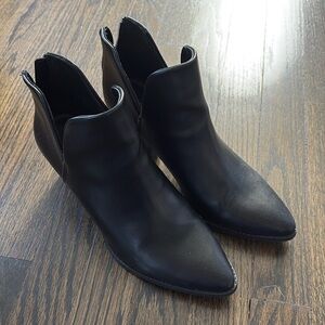 Ladies black ankle zip-up booties by Sand and Stone (size9)